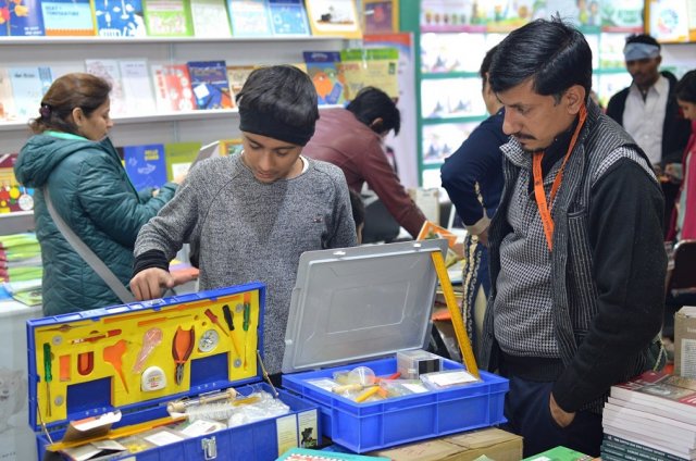 विज्ञान पेटी :करो और सीखो 